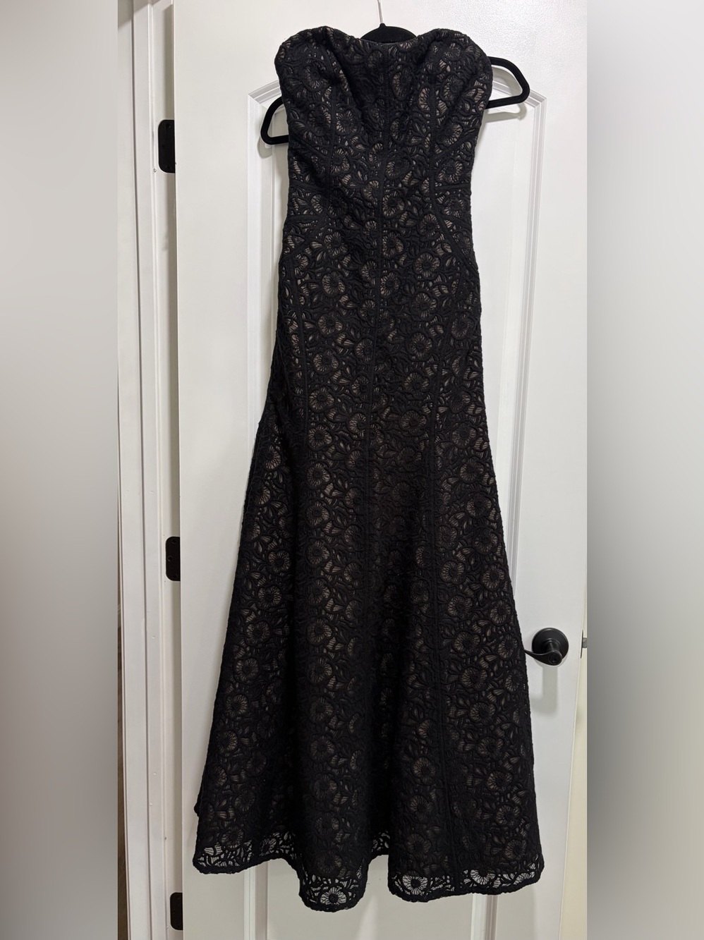 Monique Lhuillier Black Strapless Lace Evening Gown